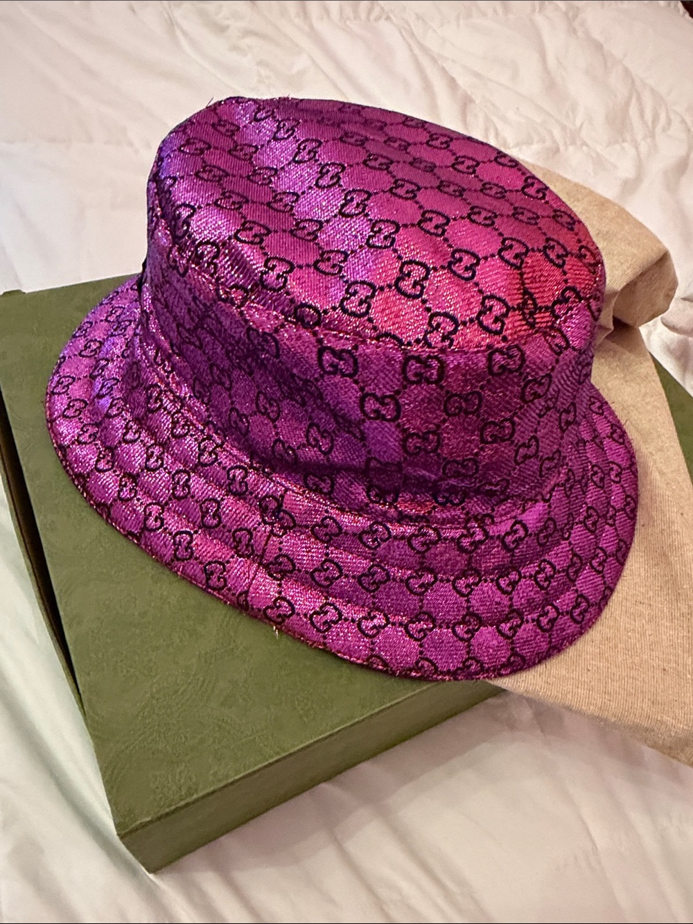 Gucci metallic hot Pink reversible Heart Bucket Hat - Picture 4 of 5